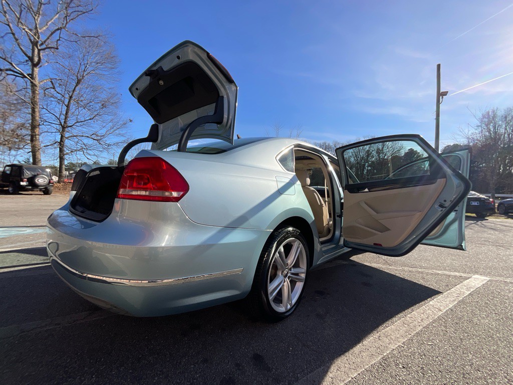 2013 Volkswagen Passat Image 37