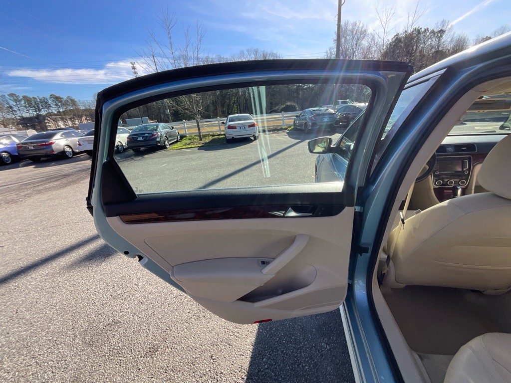 2013 Volkswagen Passat Image 43