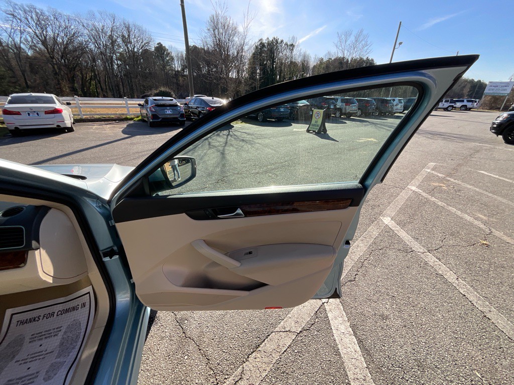 2013 Volkswagen Passat Image 44