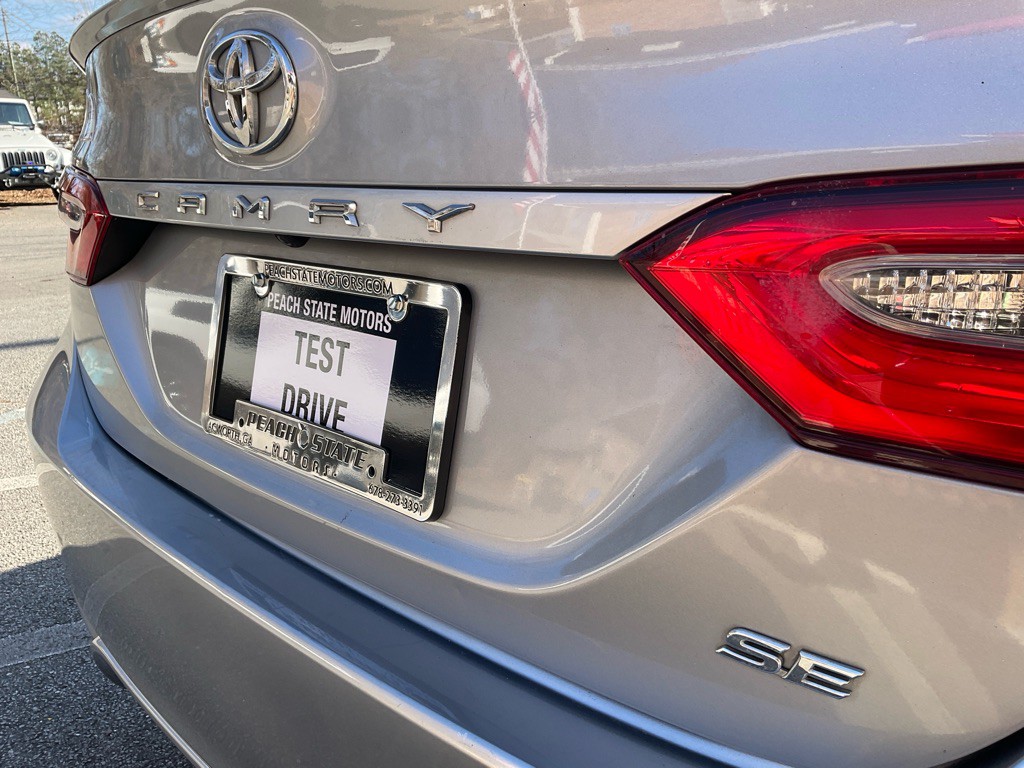2019 Toyota Camry Image 9