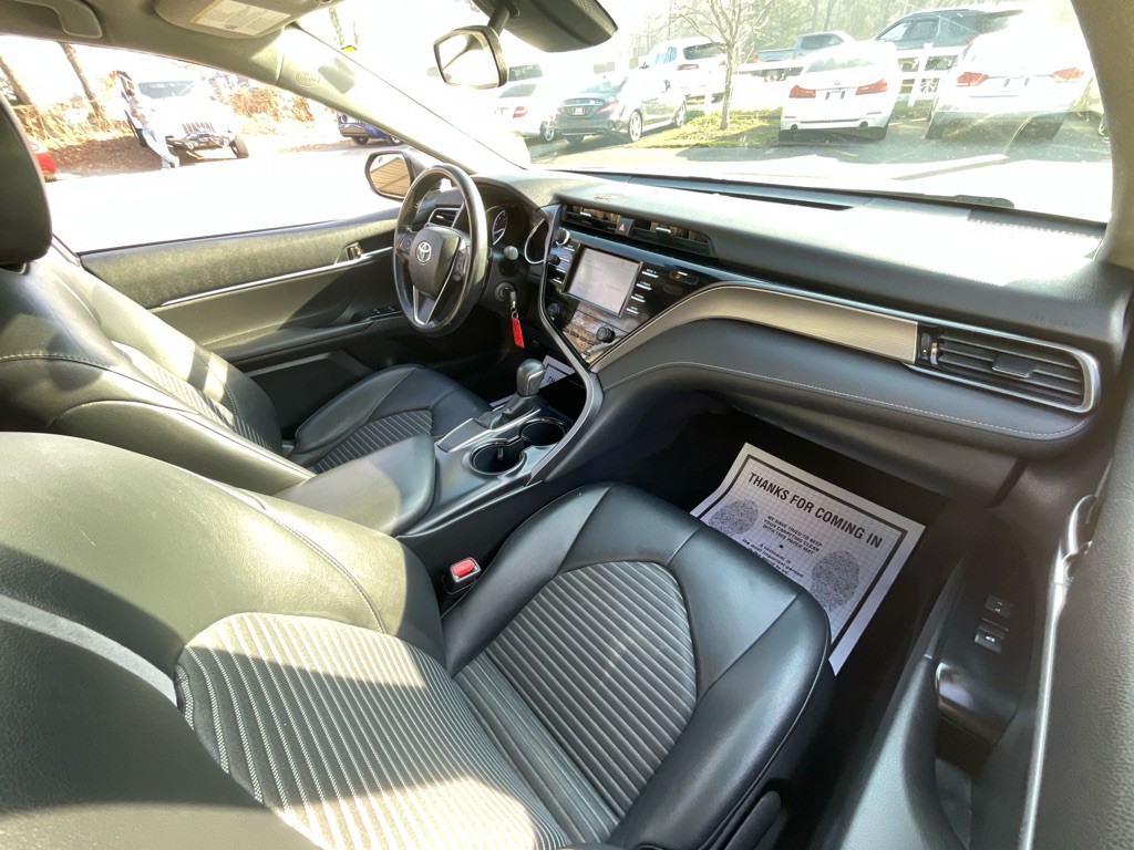 2019 Toyota Camry Image 17