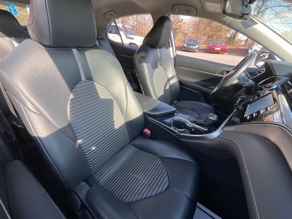 2019 Toyota Camry Image 18