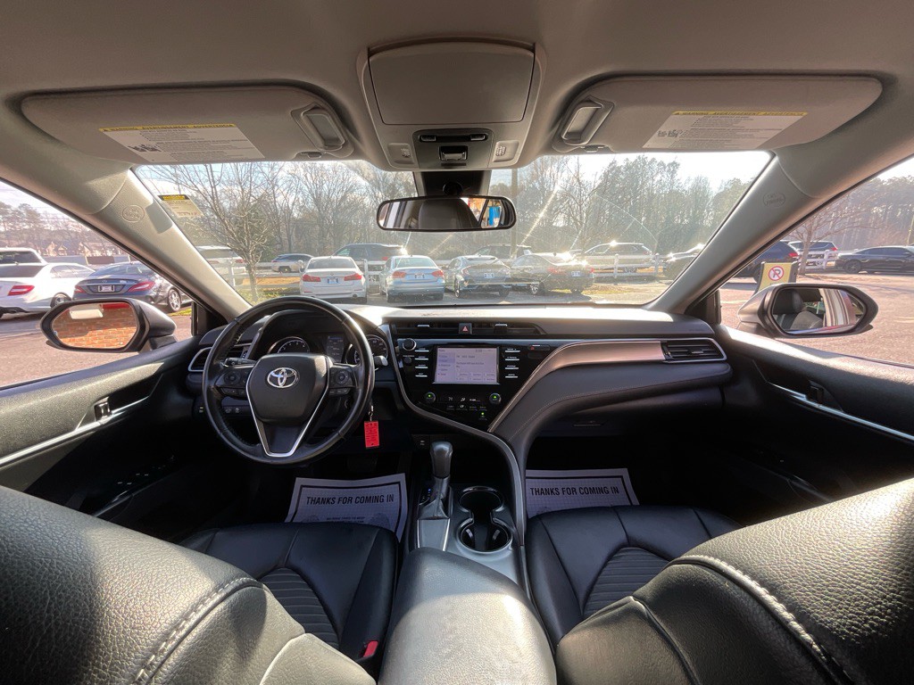 2019 Toyota Camry Image 19