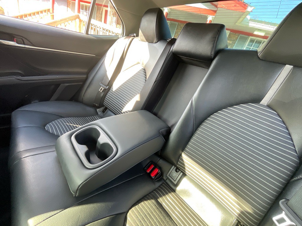 2019 Toyota Camry Image 32