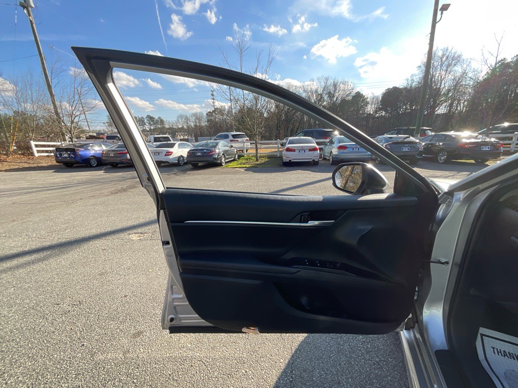 2019 Toyota Camry Image 36