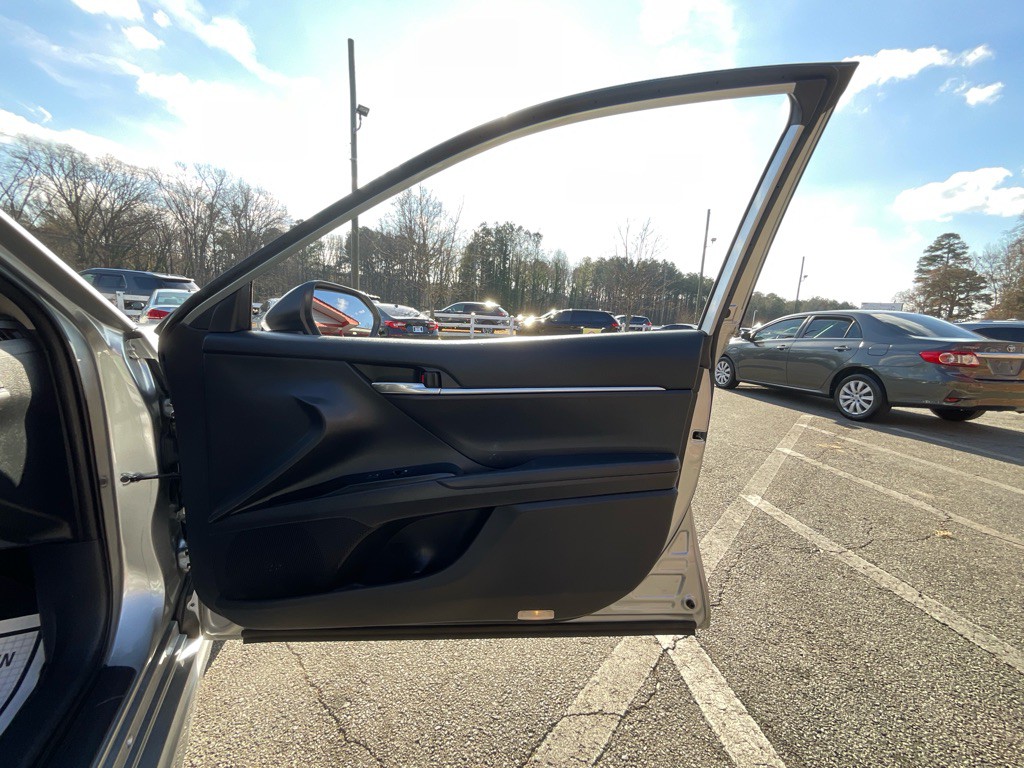 2019 Toyota Camry Image 40