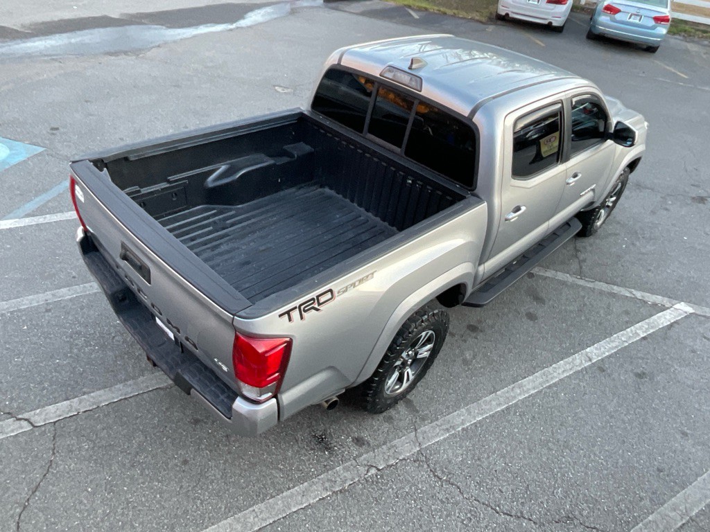 2016 Toyota Tacoma Image 12