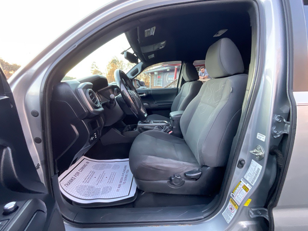 2016 Toyota Tacoma Image 15