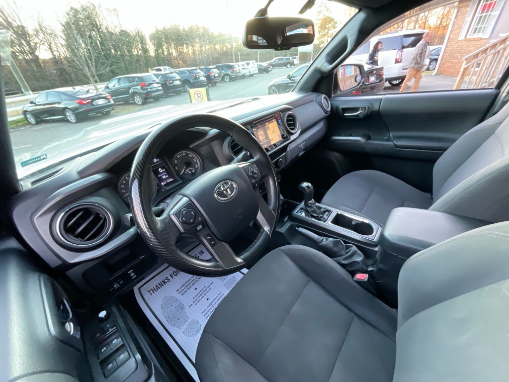 2016 Toyota Tacoma Image 16