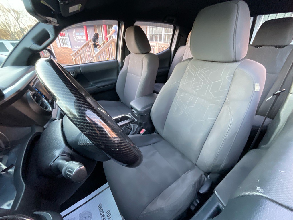 2016 Toyota Tacoma Image 17