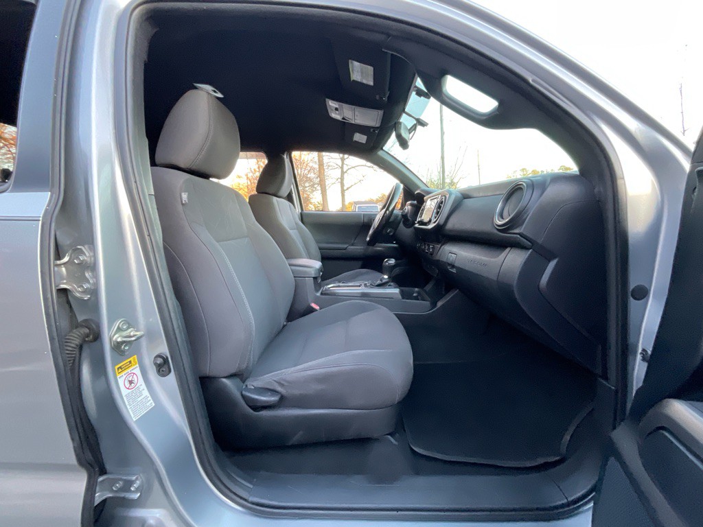 2016 Toyota Tacoma Image 18