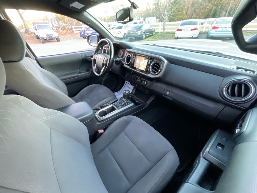 2016 Toyota Tacoma Image 19