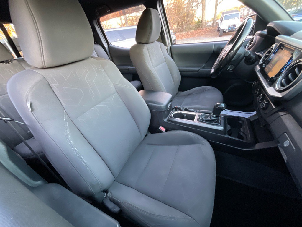 2016 Toyota Tacoma Image 20