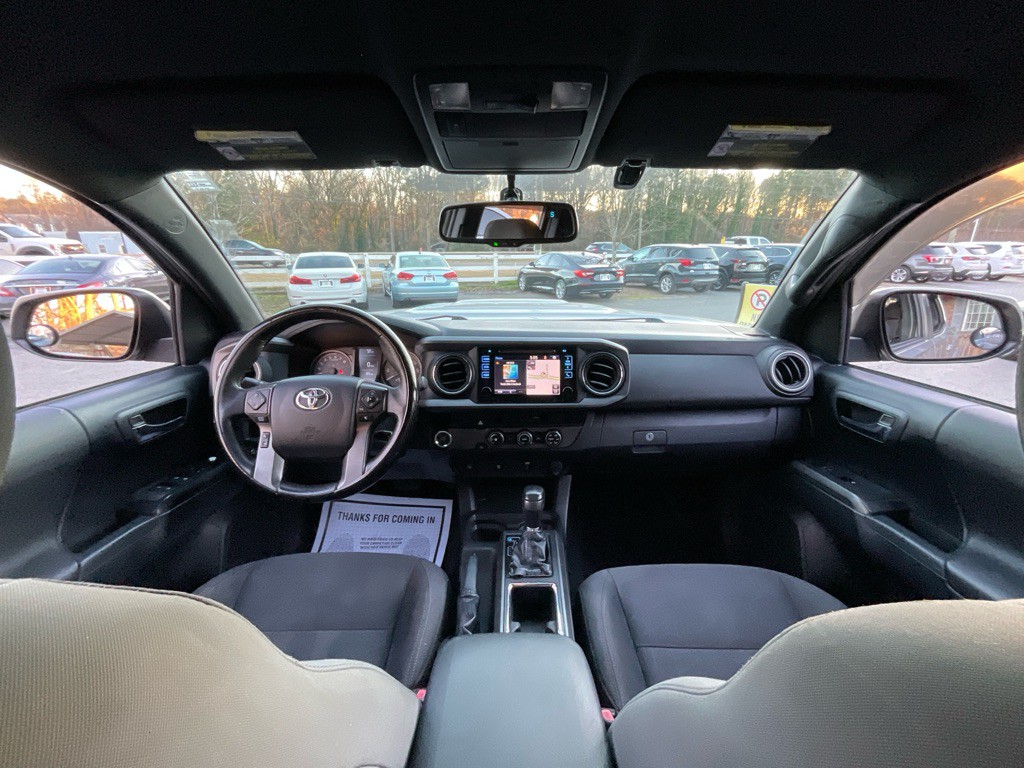 2016 Toyota Tacoma Image 21