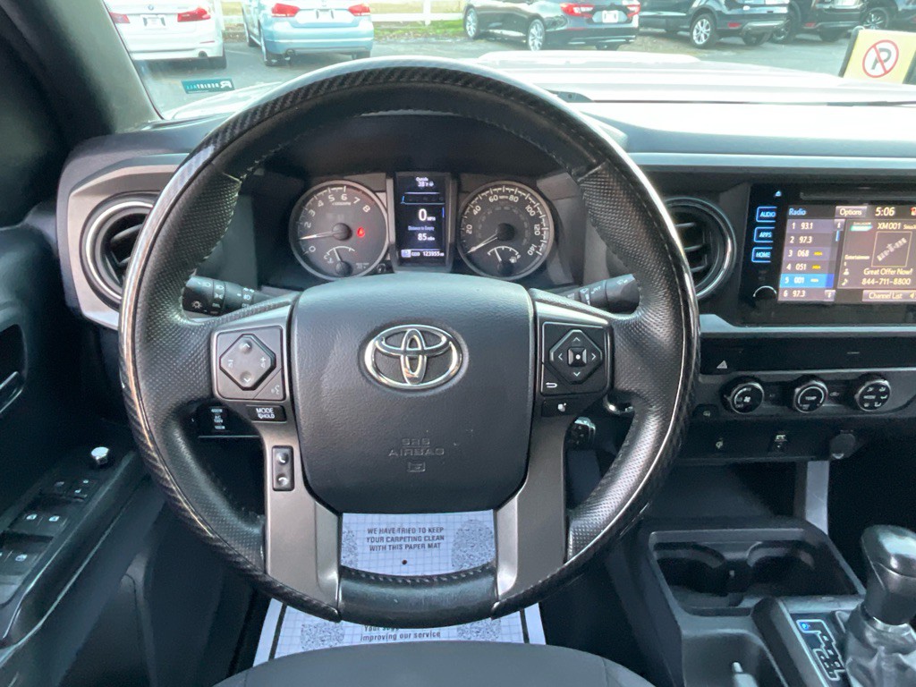 2016 Toyota Tacoma Image 24