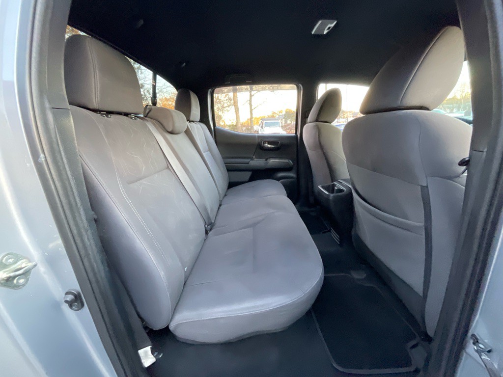 2016 Toyota Tacoma Image 32