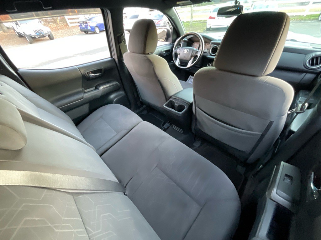 2016 Toyota Tacoma Image 33