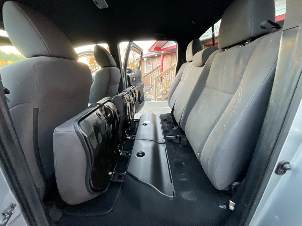 2016 Toyota Tacoma Image 35