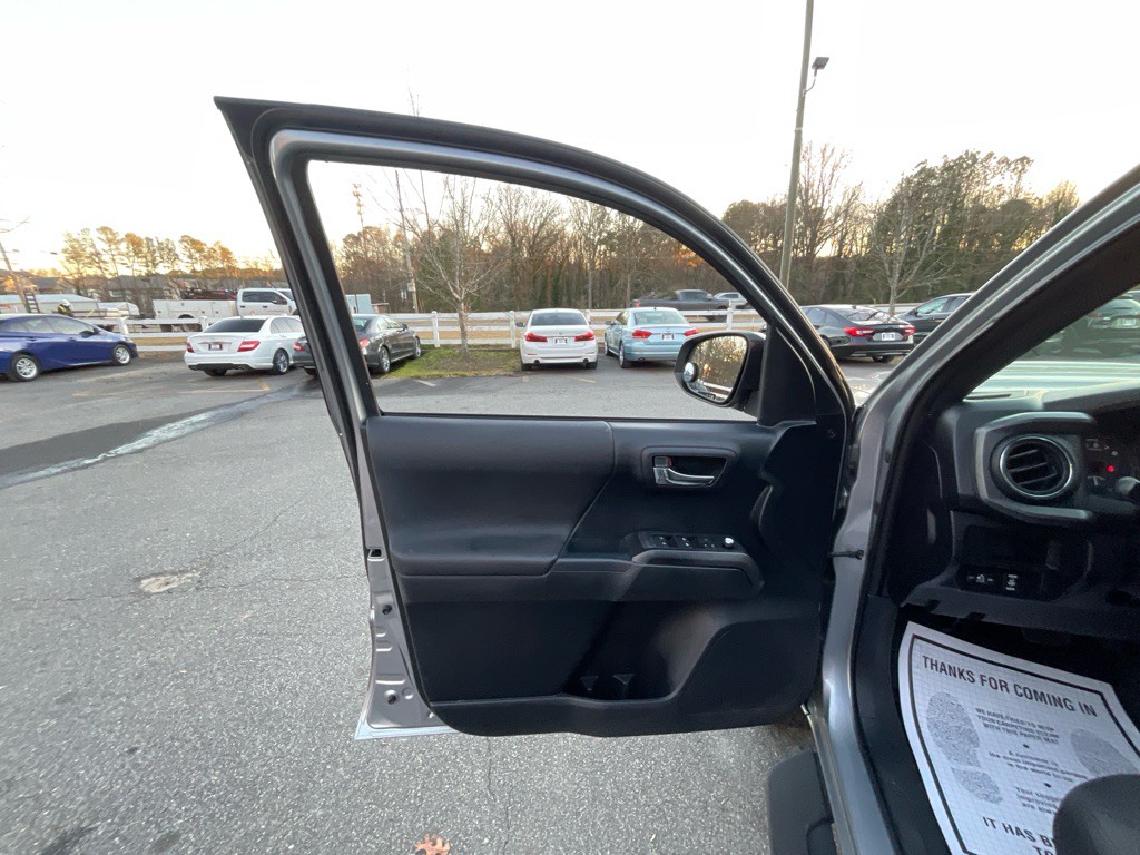 2016 Toyota Tacoma Image 40