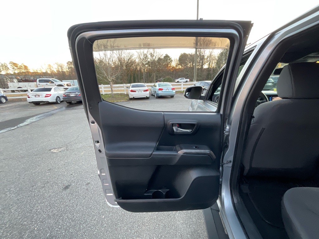 2016 Toyota Tacoma Image 43