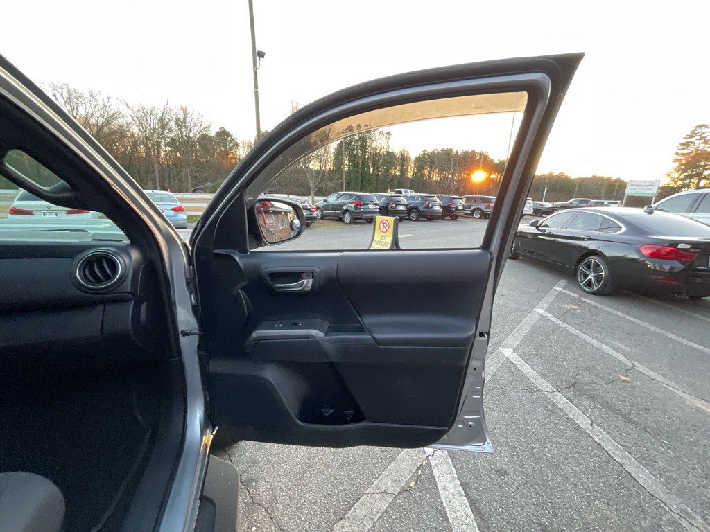 2016 Toyota Tacoma Image 44