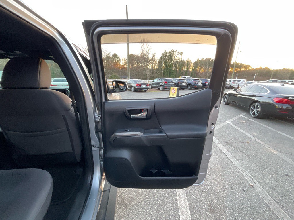 2016 Toyota Tacoma Image 45