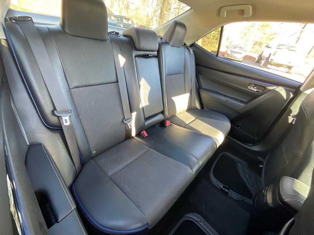 2017 Toyota Corolla Image 32