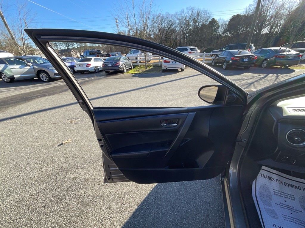 2017 Toyota Corolla Image 37