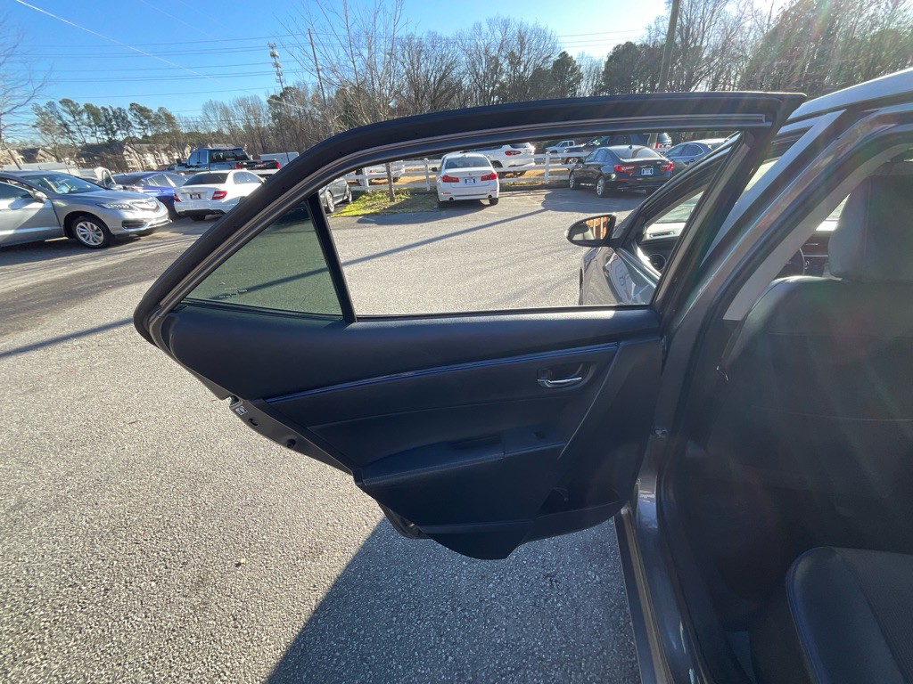 2017 Toyota Corolla Image 40