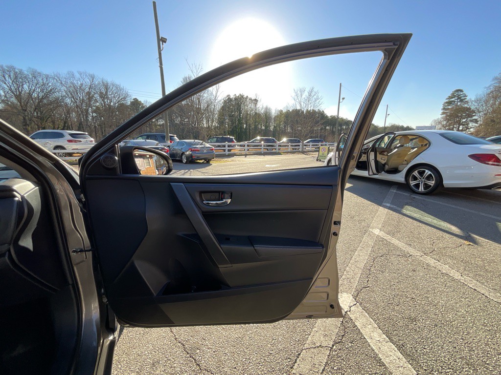 2017 Toyota Corolla Image 41