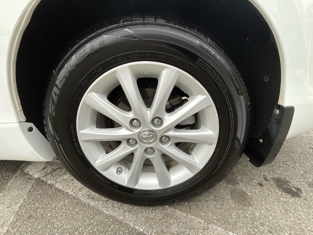 2010 Toyota Camry Image 12