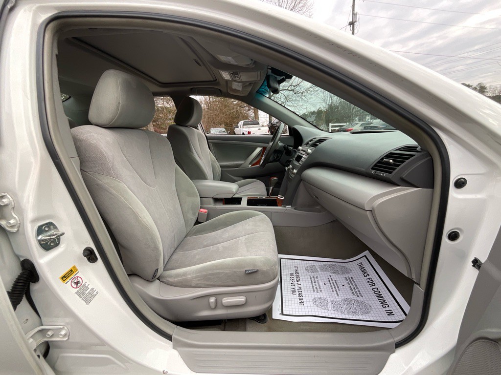 2010 Toyota Camry Image 17