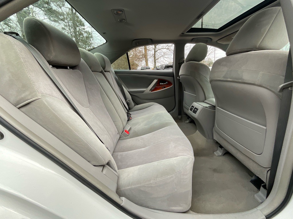 2010 Toyota Camry Image 29