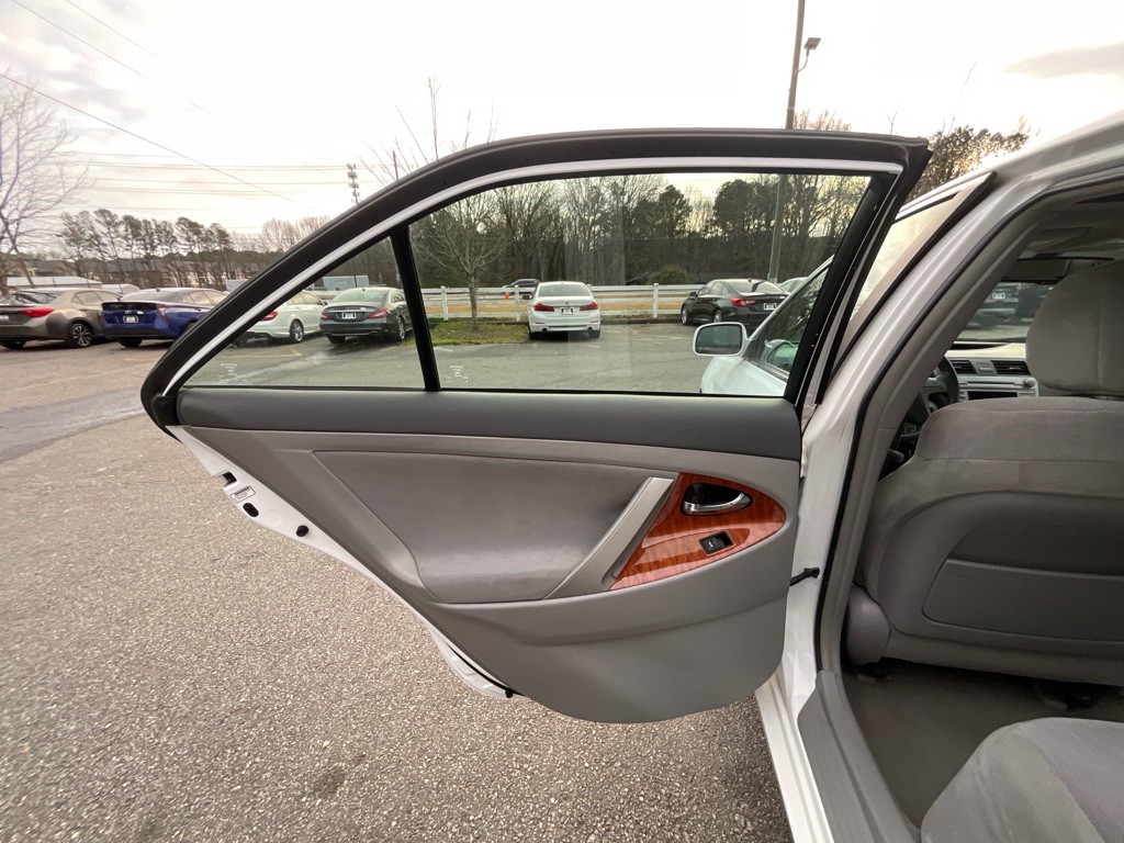 2010 Toyota Camry Image 40