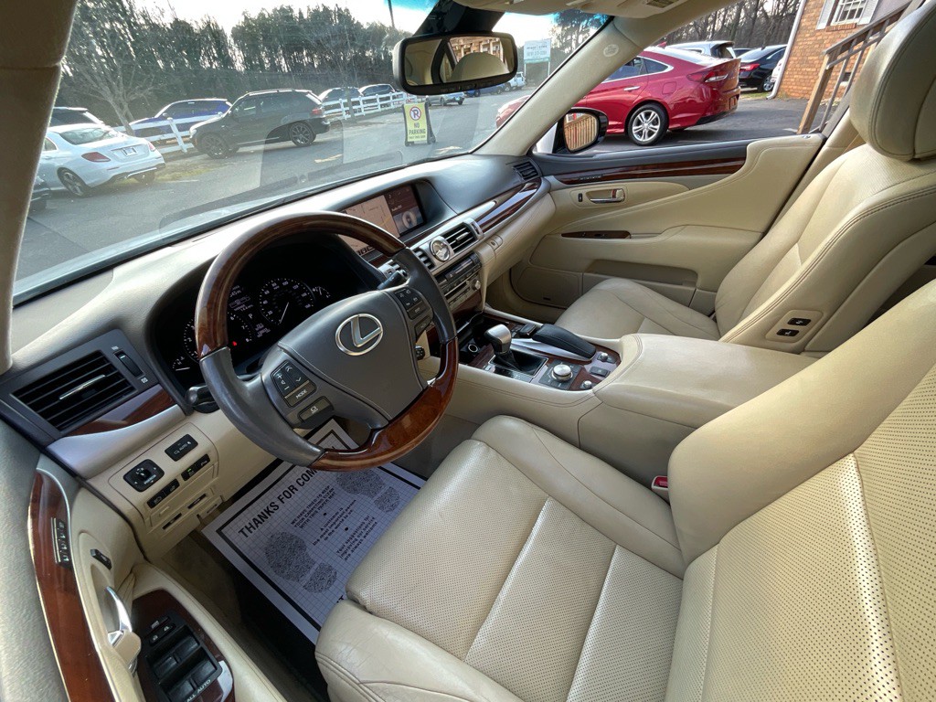 2015 Lexus LS Image 14