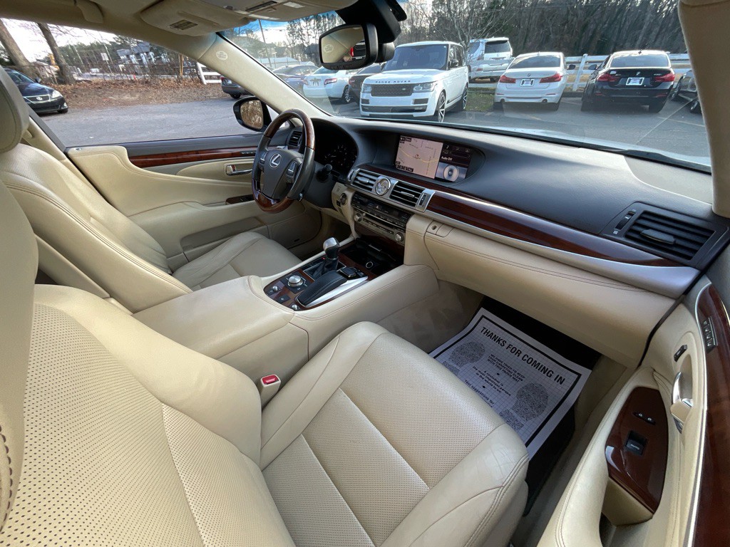2015 Lexus LS Image 17