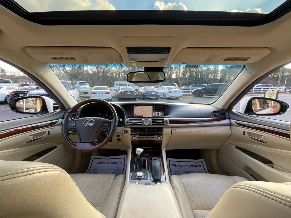 2015 Lexus LS Image 19