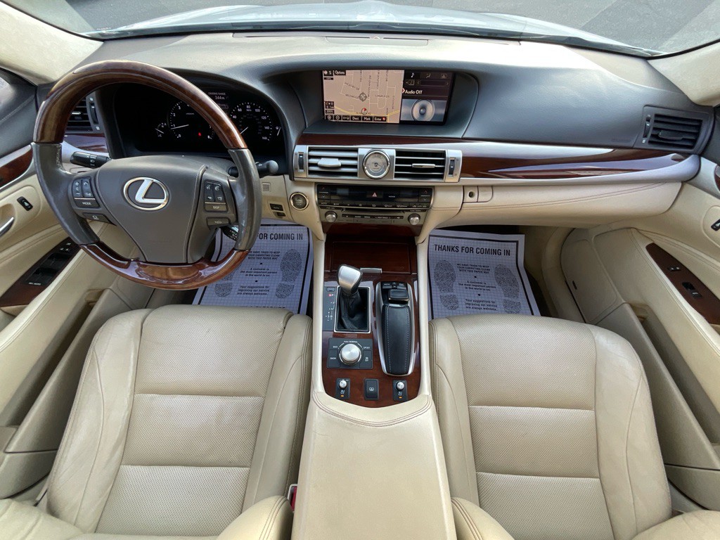 2015 Lexus LS Image 20
