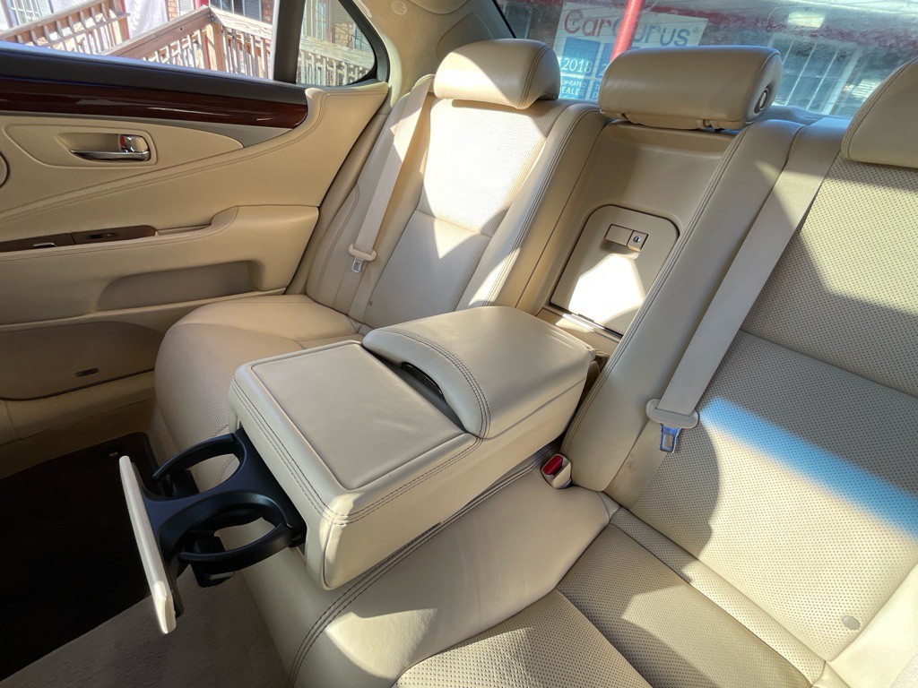 2015 Lexus LS Image 34