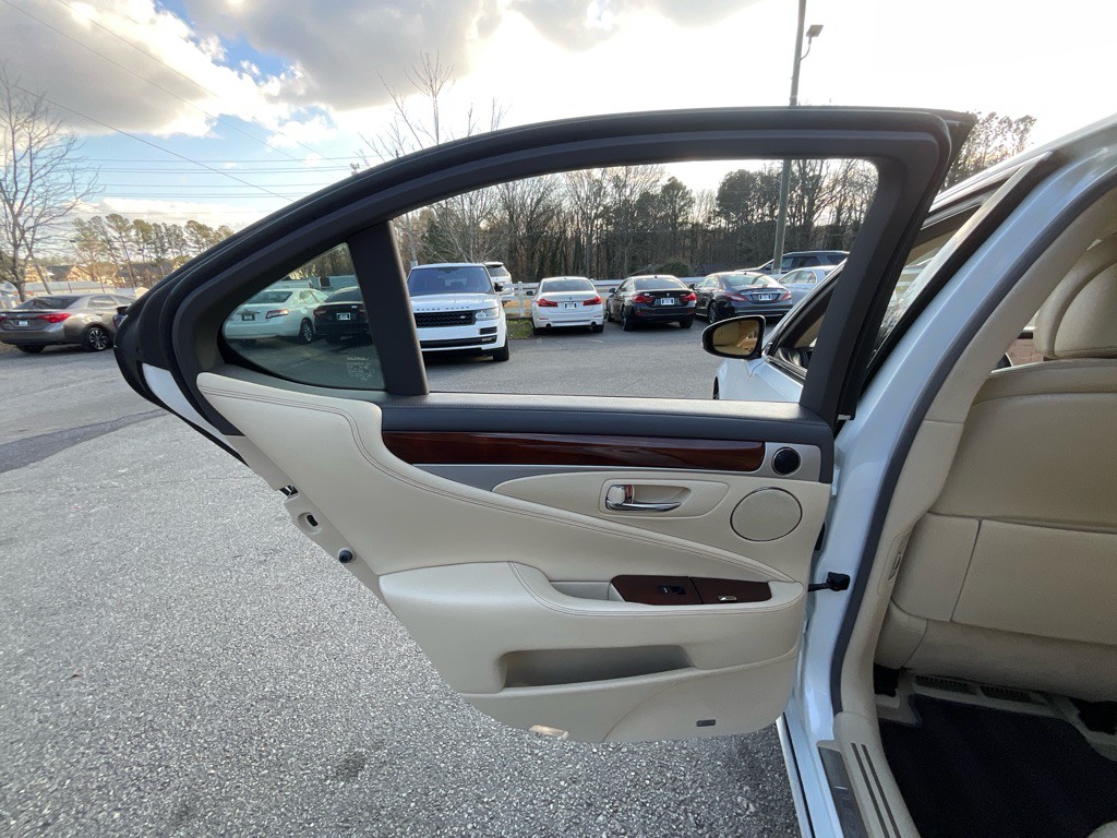 2015 Lexus LS Image 42