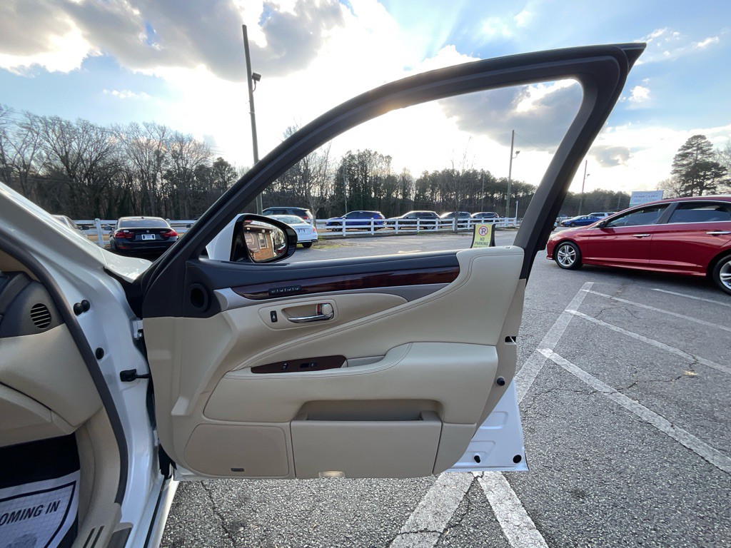 2015 Lexus LS Image 43