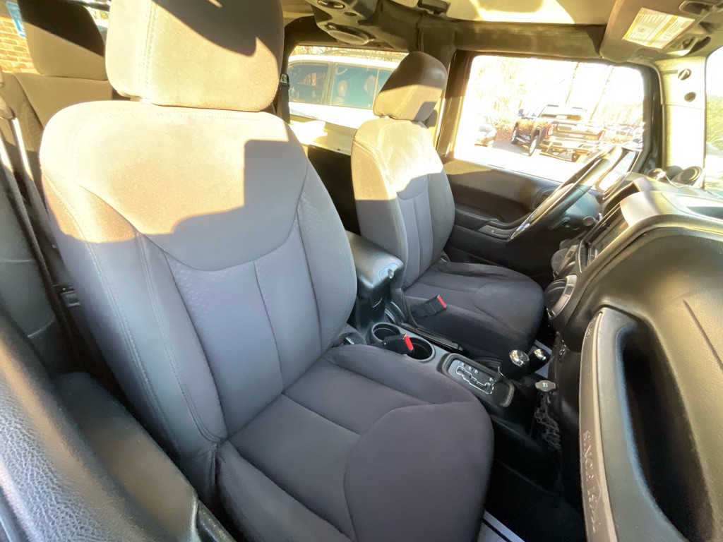 2013 Jeep Wrangler Image 18