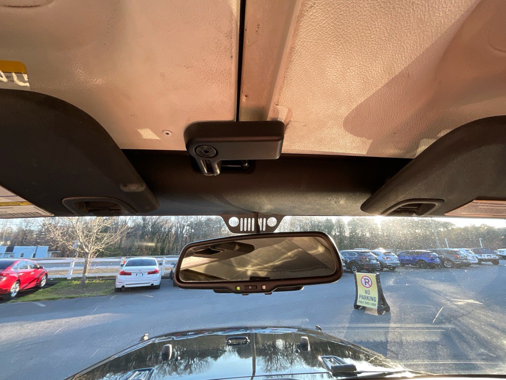 2013 Jeep Wrangler Image 24