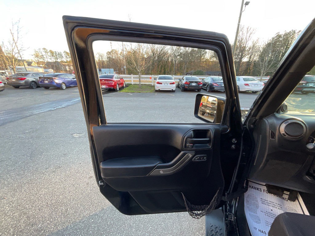 2013 Jeep Wrangler Image 32