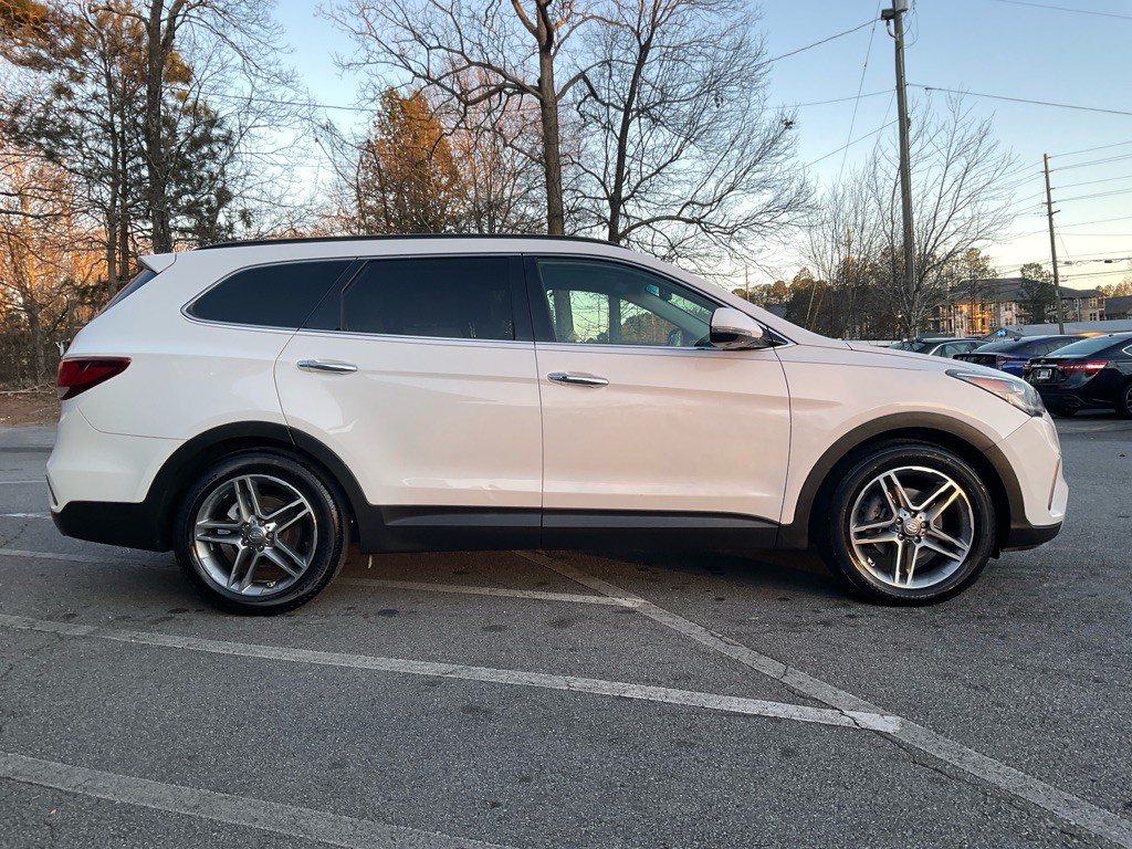 2017 Hyundai Santa Fe Image 4