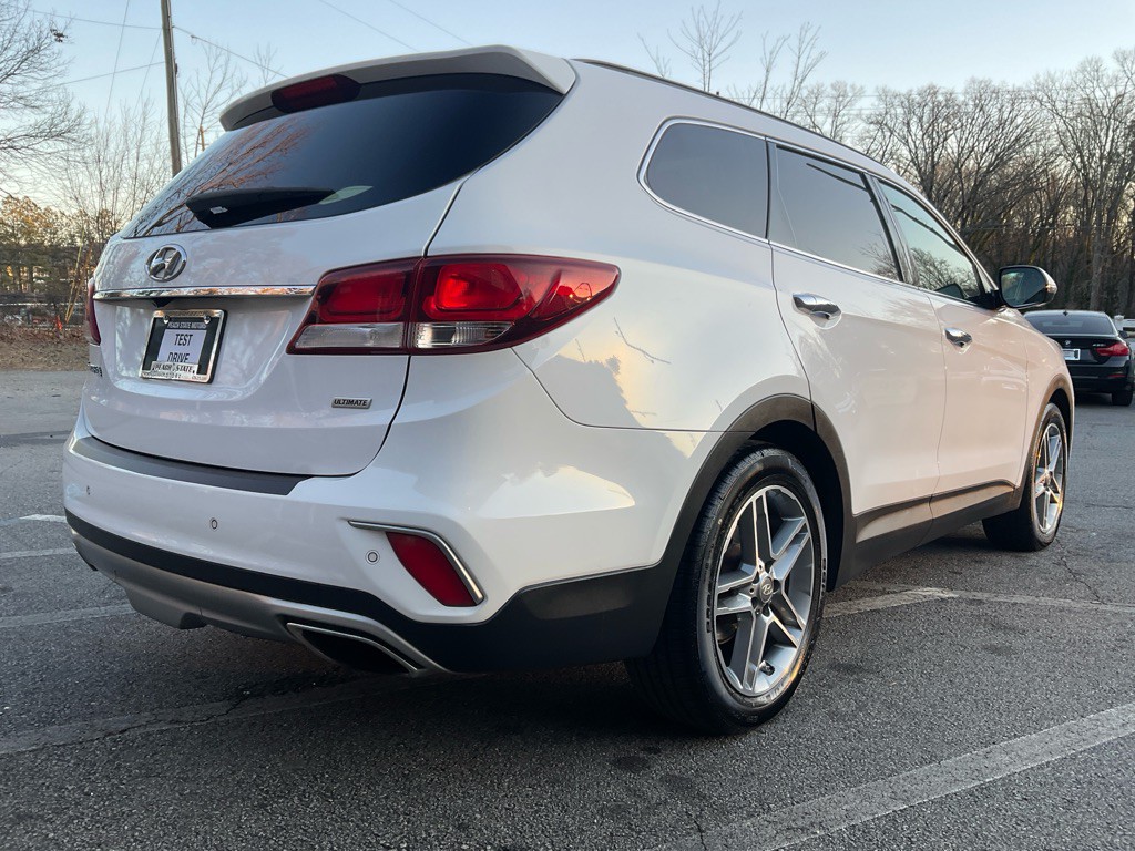 2017 Hyundai Santa Fe Image 5