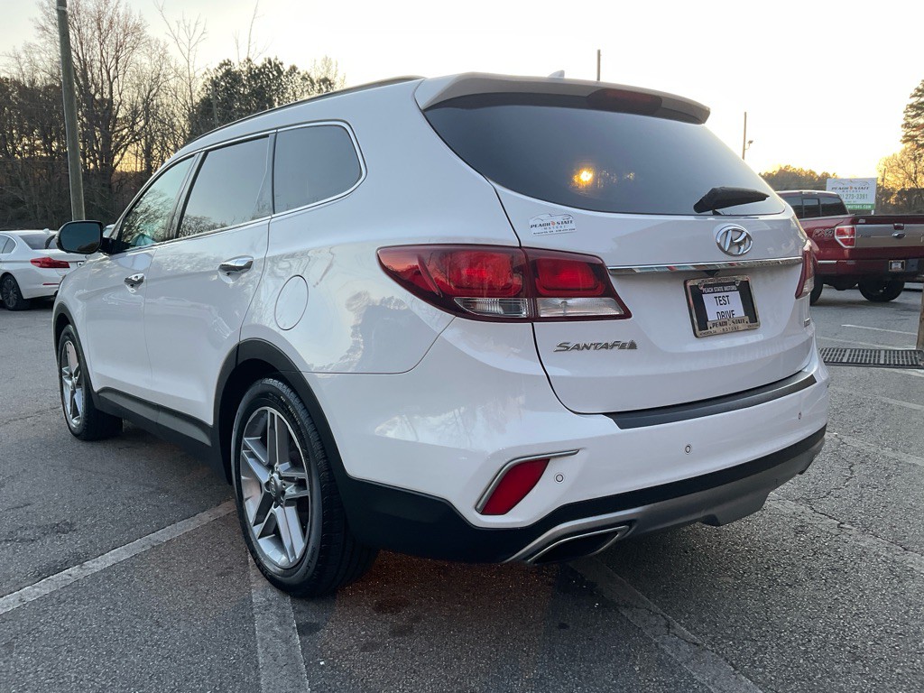 2017 Hyundai Santa Fe Image 7