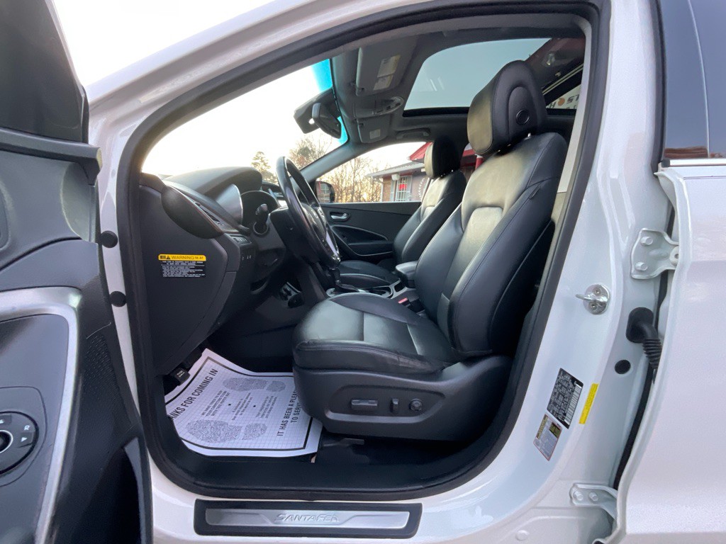 2017 Hyundai Santa Fe Image 14