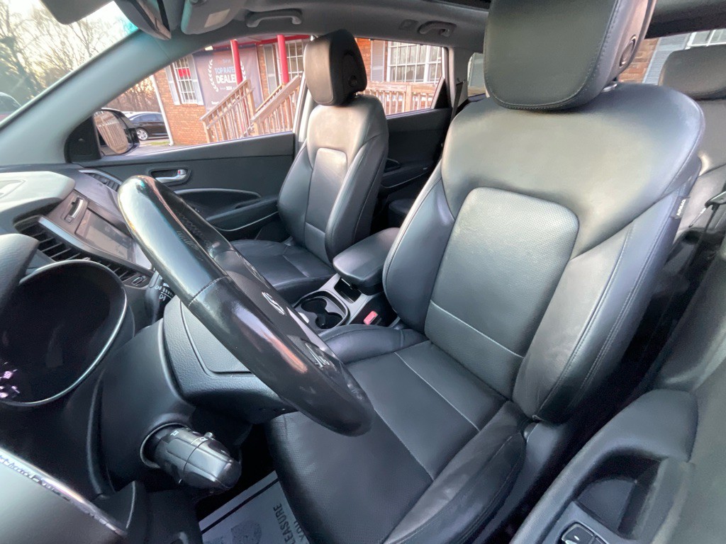 2017 Hyundai Santa Fe Image 16