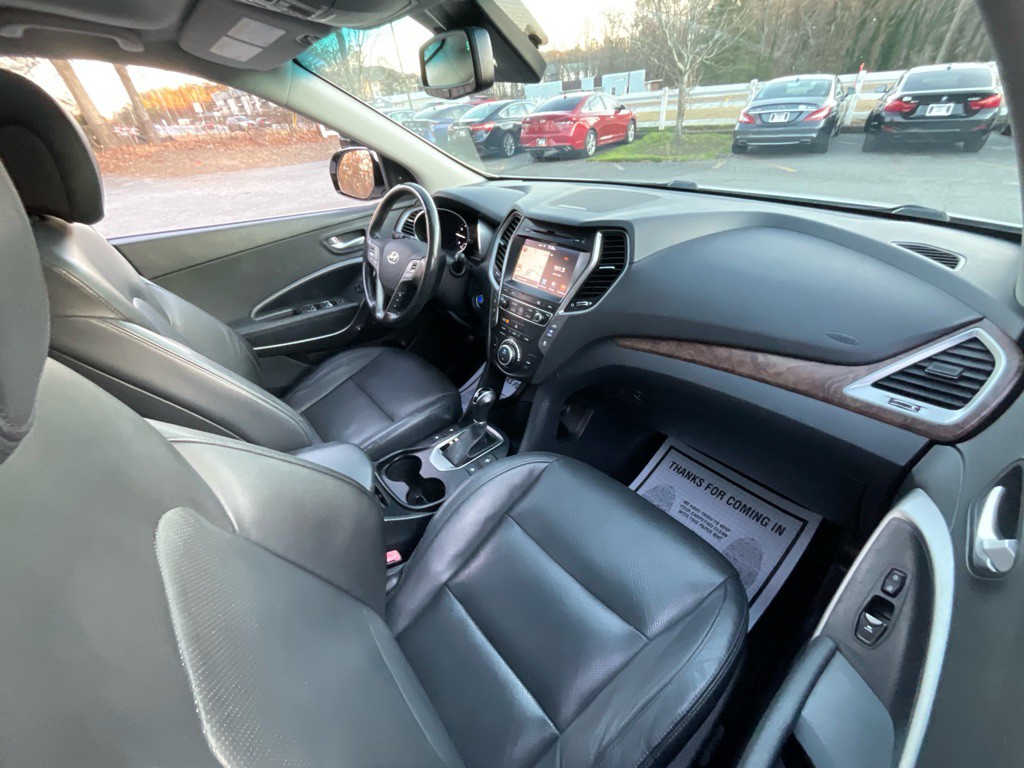 2017 Hyundai Santa Fe Image 18
